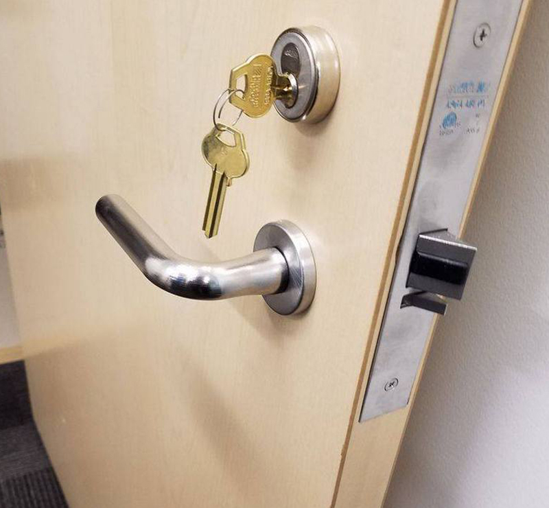 Experienced Everett commercial locksmith services in WA near 98203